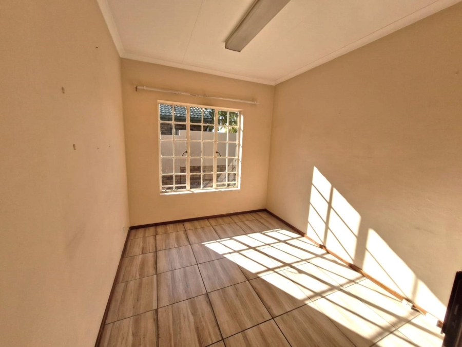 To Let 2 Bedroom Property for Rent in Meerhof North West